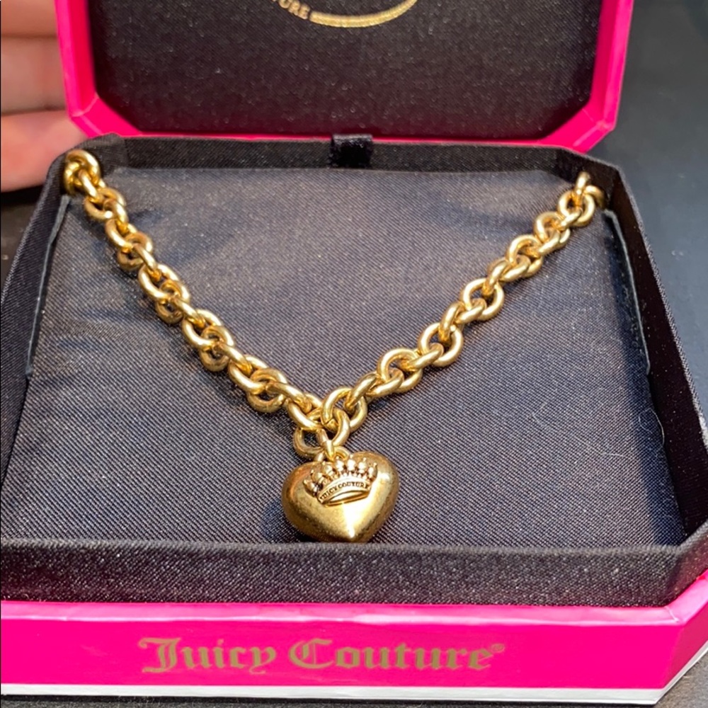 Gold chain necklace